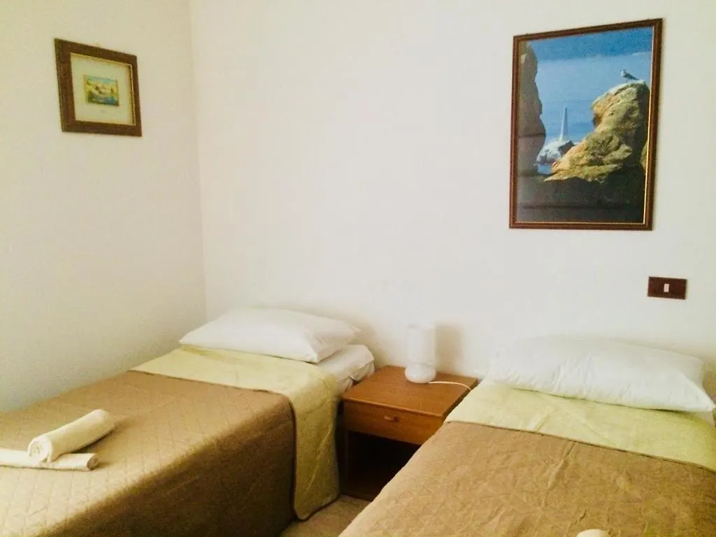 B&B A due passi... La Maddalena  Maison d'hôtes La Maddalena (Sassari)